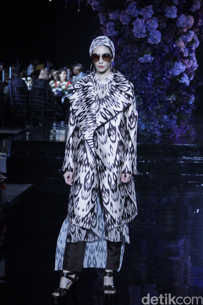 Pagelaran busana Raya 2022 Denny Wirawan mengusung tema Al Raiya di Hotel Le Meridien, Jakarta, Jumat 22 April 2022. Foto: Mohammad Abduh/Detikcom.