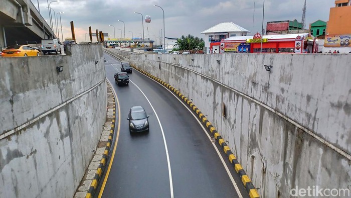 Kondisi di Gerbang Tol Cileunyi Sore Tadi H-6 Lebaran, lalu lintas (lalin) di Cileunyi hingga Nagreg belum mengalami kepadatan yang berarti. Begini kondisi di gerbang Tol Cileunyi.