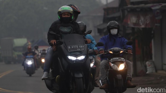 Kondisi lalu lintas di kawasan Nagreg, Kabupaten Bandung.