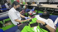 GoSend dan Palang Merah Indonesia (PMI) bekerja sama dalam pengiriman transfusi darah yang cepat dan aman melalui kemudahan GoSend Portal.
