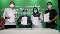 Penandatanganan nota kesepahaman (Memorandum of Understanding/MoU) dilakukan oleh Direktur Hubungan Pemerintah dan Kebijakan Publik GoTo, Shinto Nugroho dan Ketua Palang Merah Indonesia Provinsi DKI Jakarta, H. Rustam Effendi.