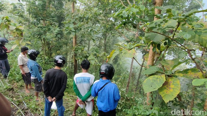 Lokasi kecelakaan mobil pikap di tanjakan Bibis, Kulon Progo, DIY, Selasa (26/4/2022).