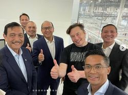 Gaya Santai Elon Musk dan Para Bos Teknologi Pakai T Shirt