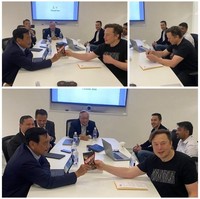 Luhut dan Elon Musk Pegang Bungkus Kopiko
