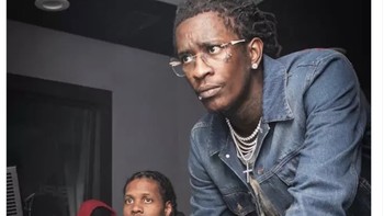 Meme kocak bahwa lebih baik Elon Musk download saja Twitter gratis dari toko aplikasi daripada membeli USD 45 miliar. Foto: Twitter