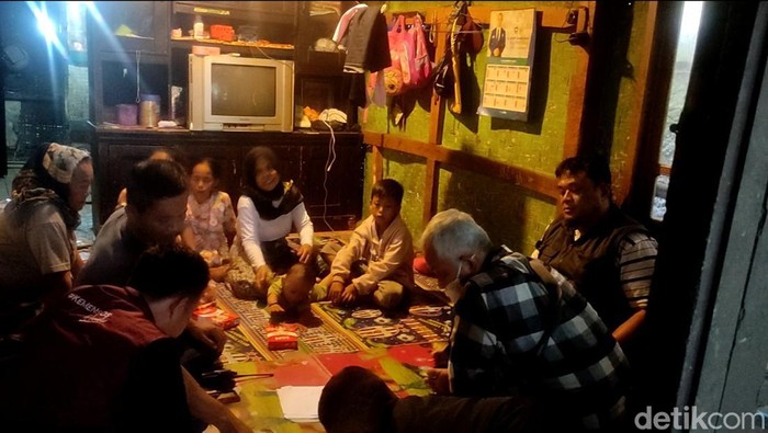 Mia (32) protes BPNT yang diterima kualitasnya kurang bagus