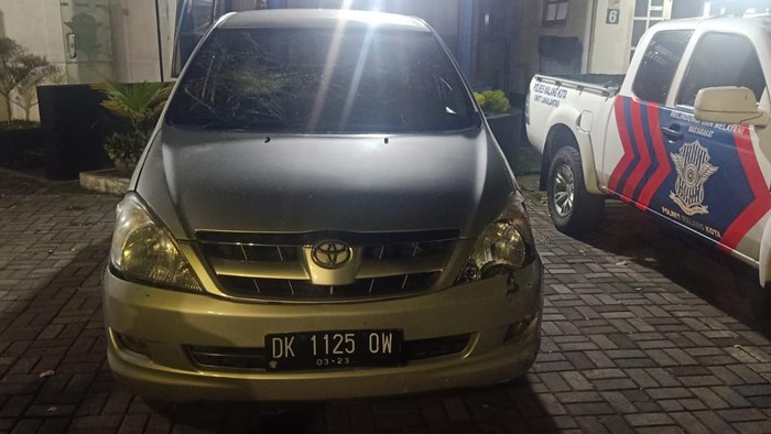 Mobil Innova yang jadi sasaran amuk warga