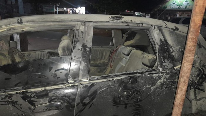 Mobil terbakar di Aceh Besar