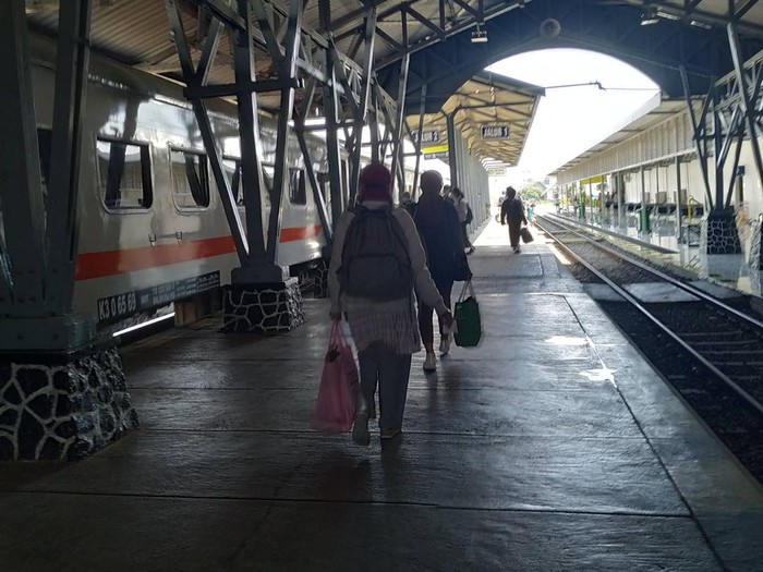 suasana stasiun