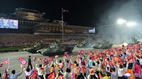 Pasukan dengan kendaraan lapis baja berpartisipasi dalam parade militer untuk memperingati 90 tahun berdirinya Tentara Revolusioner Rakyat Korea.