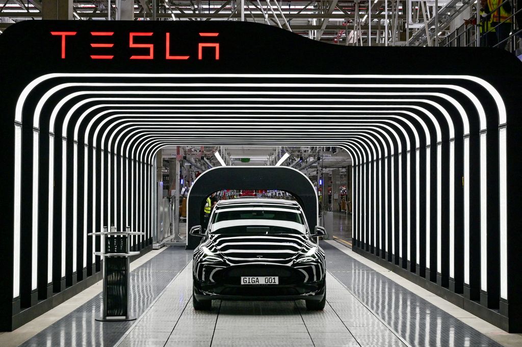 Pabrik Tesla (via REUTERS/POOL)