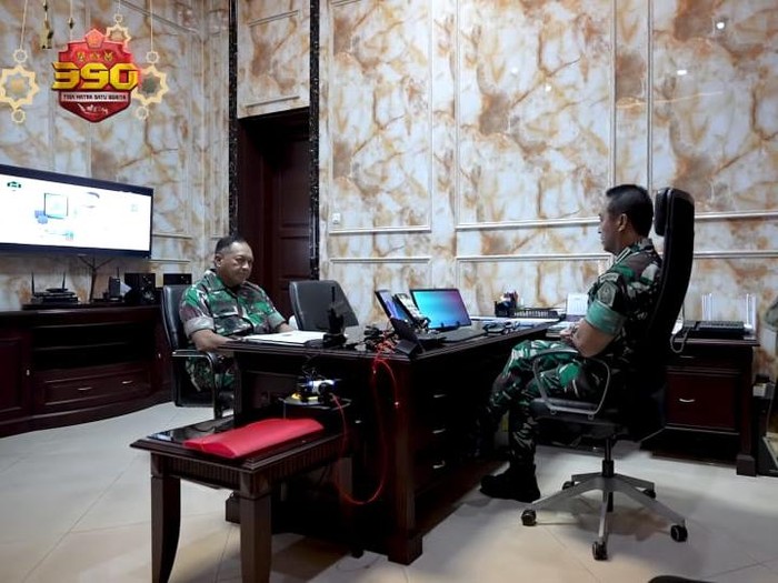 Panglima TNI Jenderal Andika Perkasa mengarahkan tentang proses rekrutmen prajurit AU ke KSAU Marsekal Fadjar Prasetyo.