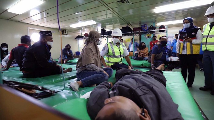 Pelabuhan Tanjung Priok Bersiap Hadapi Puncak Arus Mudik Lebaran Puncak arus mudik diperkiraan akan terjadi dalam beberapa hari ini. Sejumlah persiapan telah dilakukan oleh pengelola Pelabuhan Tanjung Priok, Jakarta.