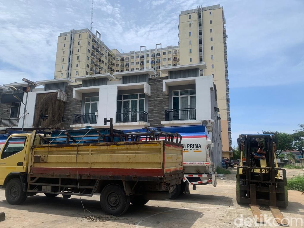 Pembongkaran Water Treatment Plant (WTP) atau Instalasi Pengolahan Air (IPA) di Rusun City Garden, 26 April 2022. (Mulia Budi/detikcom)