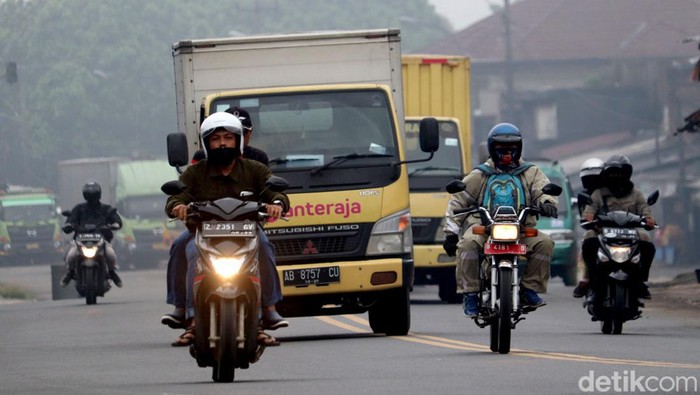 Pemudik Motor Mulai Wara-wiri di Jalur Nagreg Arus lalu lintas di kawasan Nagreg, Kabupaten Bandung, mulai ramai pemudik di H-6 Lebaran 2022. Pemudik motor terlihat mendominasi jalur Nagreg.