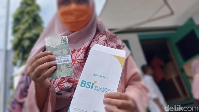 Penukaran uang baru.