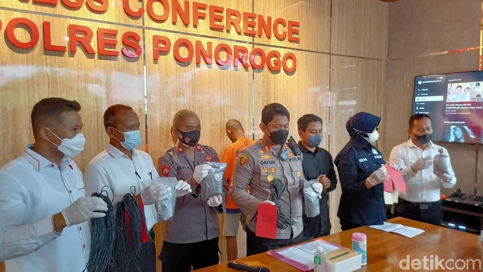 Polisi mengamankan 9 kilogram bubuk petasan
