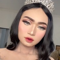 Karena aksinya yang nekat menyamar masuk ke toilet wanita, Popo Barbie sampai diancam netizen akan dilaporkan ke komnas perempuan. Pasalnya aksinya itu membuat netizen mengaku jadi takut pergi ke toilet umum karena merasa tidak aman. Foto: TikTok/@popobarbiegirl