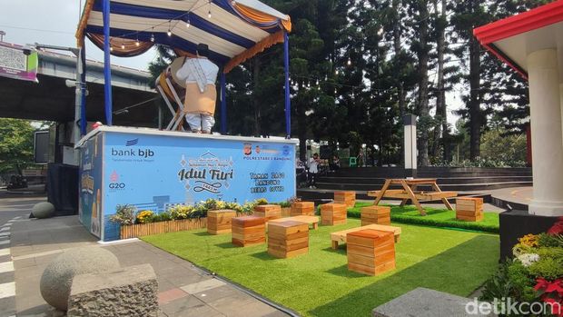 Pos pengamanan mudik di Dago, Kota Bandung.