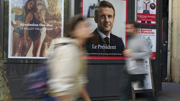 Potret Kemenangan Macron dalam Bingkai Surat Kabar di Prancis