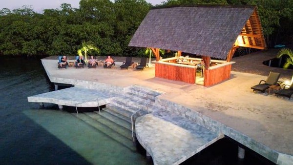 Resor Bocas Bali, Panama punya kolam renang air tawar sedalam 21 meter hingga santapan mewah.  (Bocas Bali)
