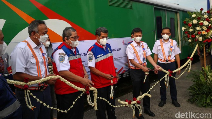 Direktur Jenderal Perkeretaapian Kemenhub mengajak masyarakat untuk mudik memanfaatkan kuota angkutan motor gratis yang hingga kini masih tersedia.