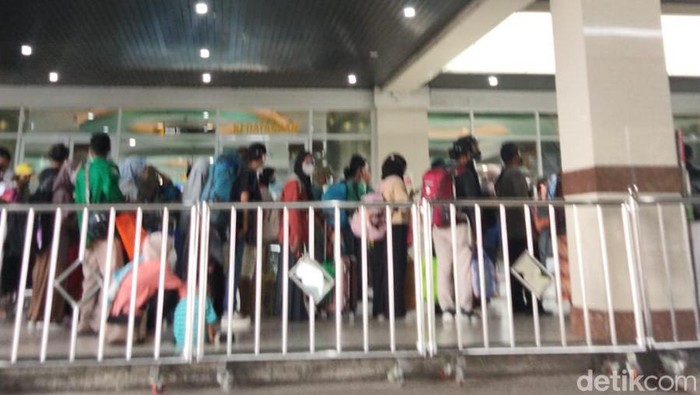 Situasi di Terminal Penumpang Gapura Surya Nusantara Tanjung Perak Surabaya.