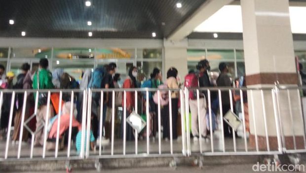 Situasi di Terminal Penumpang Gapura Surya Nusantara Tanjung Perak Surabaya.