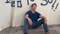 Son Seok Koo digambarkan sebagai sosok misterius di My Liberation Notes. Foto: (Dok. Instagram @sonsukku)