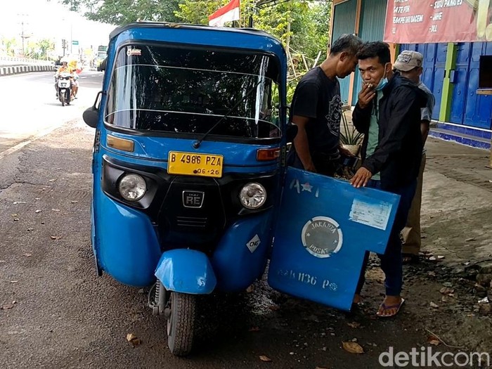 Rombongan sopir bajaj mudik lewat Jalur Pantura