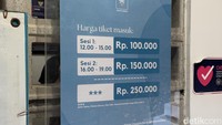 South Shore menawarkan kursi ala kafe modern yang tak bergerombol, rapi disusun di pinggir tebing. Di sana juga ada kolam renang bila ingin mengaksesnya harus membayar lagi sebesar Rp 100.000.Foto: (Masaul/detikcom)