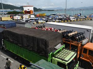 Penampakan Kemacetan Panjang di Pintu Masuk Pelabuhan Merak
