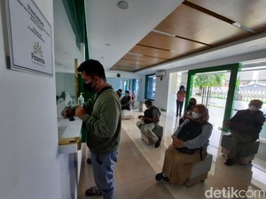 Jelang Lebaran, Warga Gunungkidul Ramai-ramai Tebus Perhiasan di Pegadaian