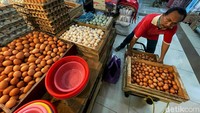 Menjelang Hari Raya Idul Fitri 1443 H, sejumlah harga bahan pokok mulai merangkak naik seperti telur.