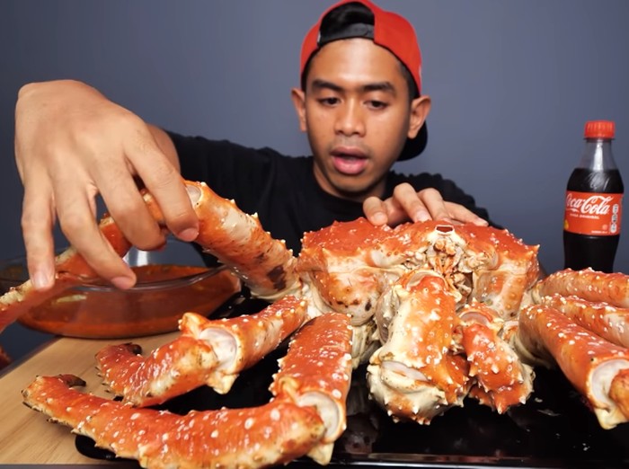 Tanboy Kun Mukbang King Crab Rp 6,5 Juta