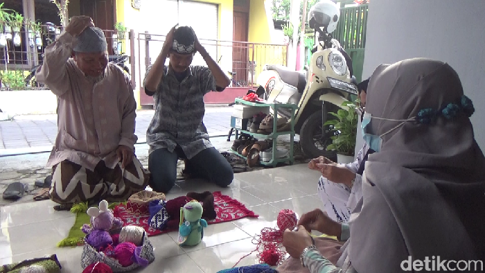 tenun rajut lumajang