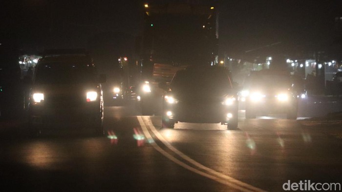 Terkini! Lalin di Nagreg Bandung Mulai Ramai Arus lalu lintas di kawasan Nagreg, Kabupaten Bandung pada H-7 Lebaran sudah mulai ramai. Namun polisi menyebut volume kendaraan masih normal.