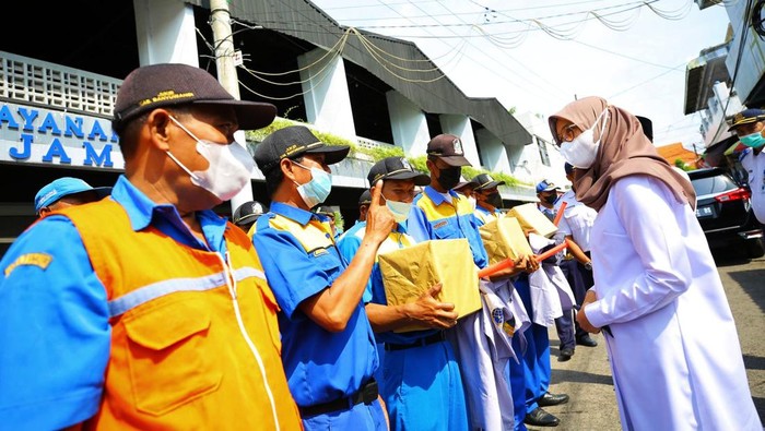 Ucapan Terima Kasih Bupati Ipuk ke Juru Parkir Banyuwangi