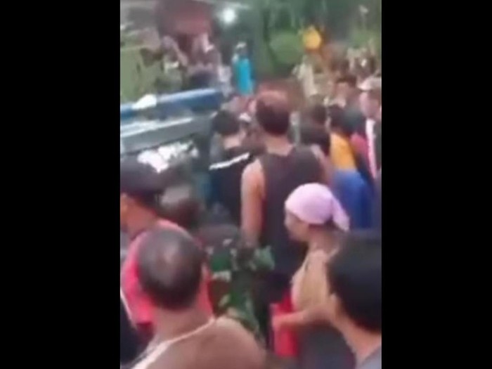 Video bernarasi cinta segitiga yang viral di Batang.