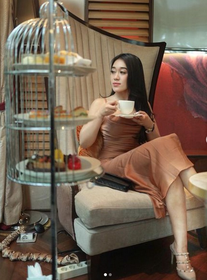 Vira Melia Sering Ngeteh Cantik Vira Melia Sering Ngeteh Cantik