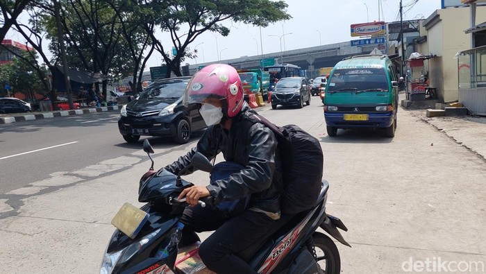 Wahyudi dalam perjalanan mudik.