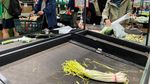 Warga Beijing Panic Buying, Rak di Supermarket Jadi Kosong Melompong