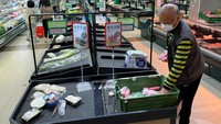 Hal ini akan memberikan kejutan serta ancaman besar bagi ekonomi secara luas dan menempatkan lebih banyak tekanan pada rantai pasokan global. (Reuters/Carlos Rawlings)