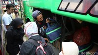 Ketua Umum Sahabat Ganjar, KH Nahib Shodiq mengatakan, ada 30 bus yang diberangkatkan ke empat kota tujuan dalam kegiatan mudik gratis tersebut, yaitu Yogyakarta, Solo, Surabaya dan Wonosobo.