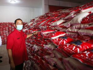 PDIP Semarang Bagikan 57 Ton Beras Bergambar Puan Maharani