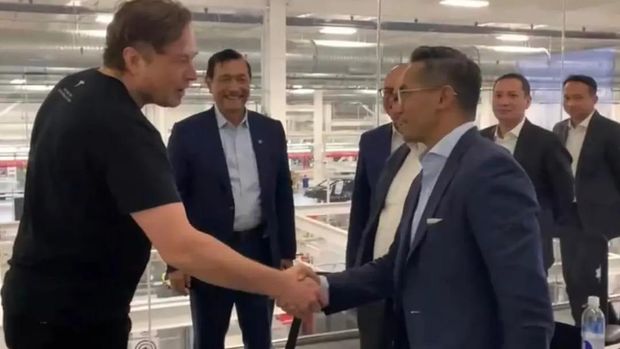 Anindya Novyan Bakrie conoce a Elon Musk