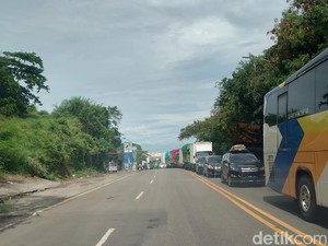 Pelabuhan Merak Padat, Antrean Kendaraan Sempat Terjadi di Tol