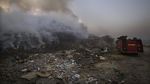 Gunungan Sampah Setinggi 17 Lantai di India Terbakar Hebat