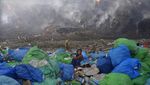 Gunungan Sampah Setinggi 17 Lantai di India Terbakar Hebat