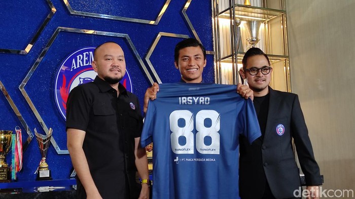 Arema FC terus membangun formasi tim untuk mengarungi Liga 1 musim depan. Terbaru, Arema memboyong Irsyad Maulana dan Syaeful Anwar.